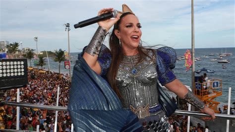 Ivete Sangalo's Carnaval Extravaganza: An Explosion of Rhythm and Joy!